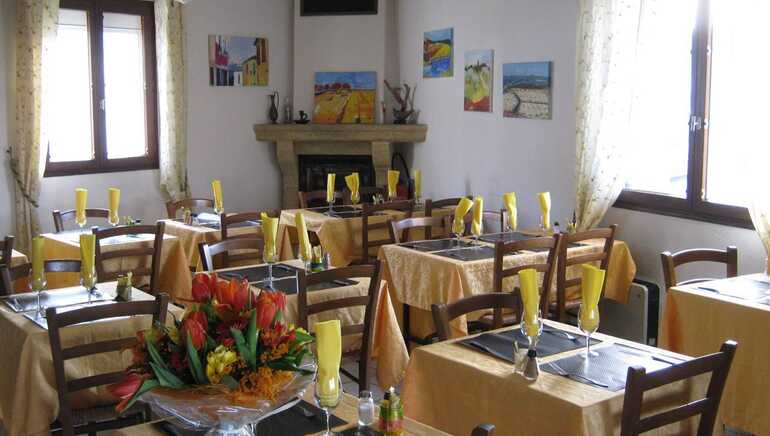 La salle de restaurant Restaurant Le Romarin