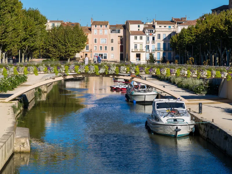 Pont des Marchands à Narbonne sur la Méditerranée à vélo