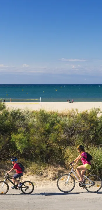 La plage à vélo en famille