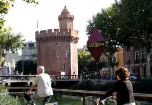 Perpignan La Castillet à vélo